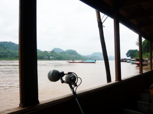 Laos : sound mikes on the boat